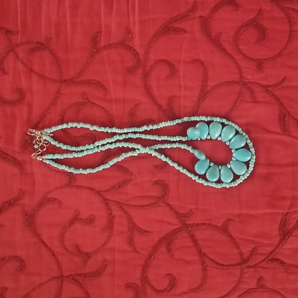 Turquoise necklace with silver